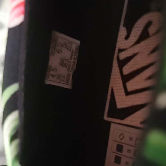 VANS - Picture 11 of 11